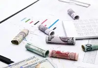 招商银行的跷跷板效应与短线低吸良机，投资者需要注意哪些风险和挑战